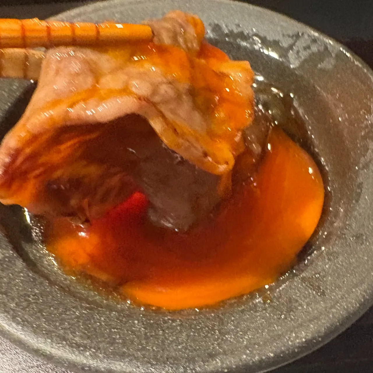 月見ダレで味わう贅沢な瞬間。